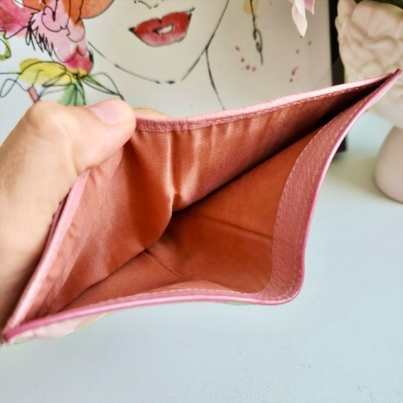 Miu Miu Rare & Limited Edition Floral Compact Leather Wallet - Picture 10 of 10